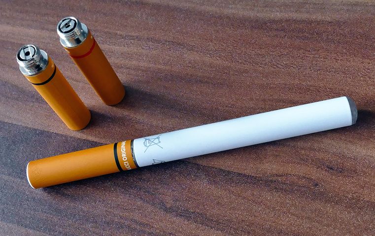 A füst nélküli élet művészete: Hogyan működik az elektromos cigaretta?